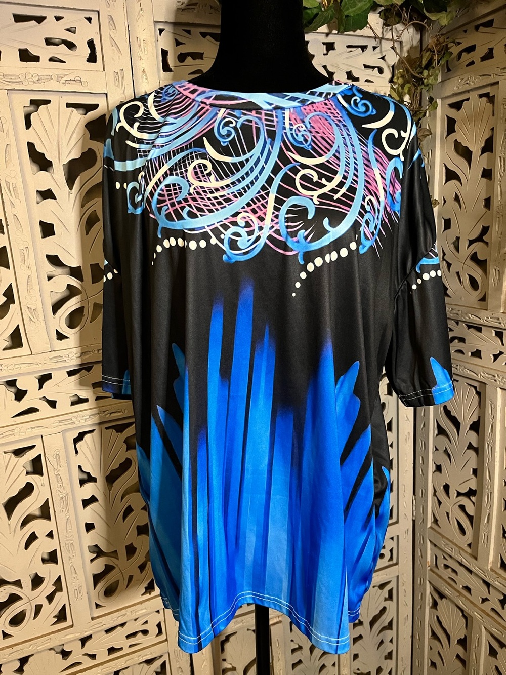 BOPPIN’ BLUE & BLACK WITH COLORFUL ACCENTS SHORT SLEEVE PLUS SIZE TOP